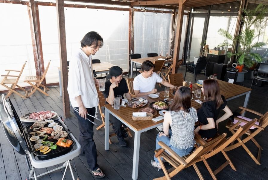屋根があるから雨の日もBBQができる！手ぶらも持ち込みもOKな2時間飲み放題付BBQプランを豊富にご用意