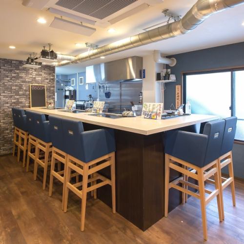 You can also enjoy lunch or sashimi at the counter seats!