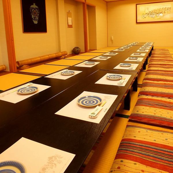 You will be surprised by the spacious space! The large tatami room can accommodate up to 36 people, making it ideal for large parties such as company parties.