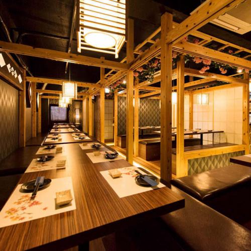 In a calm space full of Japanese taste, we have complete private rooms of various sizes.When you close the shoji, a space with a sense of privacy is completed.If you remove all the partition plates and shoji screens according to the number of people, you will have a large private room with only the beams left.Since it can be reserved from 50 people, it is recommended for large banquets such as year-end parties for up to 60 people.