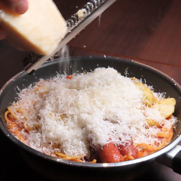 味・映え間違いなし！！新登場チーズ料理★イタリア産グラナパダーノのかまくらパスタ♪