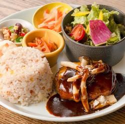 12/3~リニューアル！チェダーチーズときのこのデミグラスソースハンバーグ