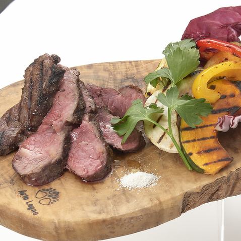 国産牛肉の網焼きステーキ