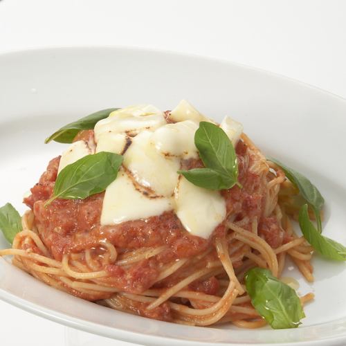 《トマトベース》北海道産トロトロモッツァレラチーズのポモドーロ