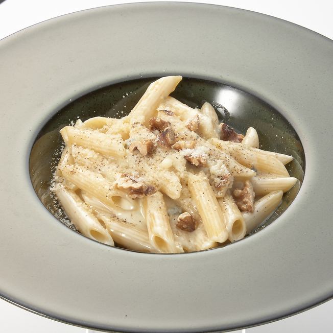 《クリームベース》ゴルゴンゾーラとくるみのクリームペンネ
