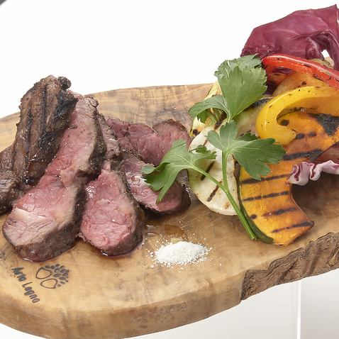 国産牛肉の網焼きステーキ