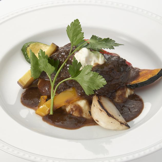 牛ほほ肉の赤ワイン煮込み