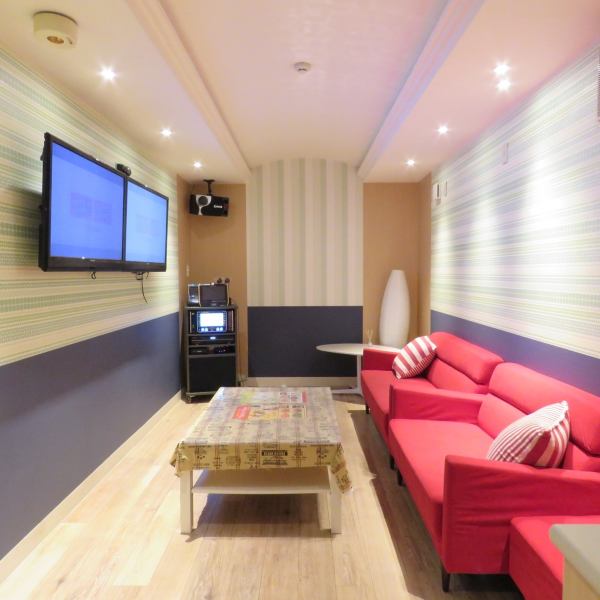 【Ladies 'room】 Girls' Association is here Cushions and knees are also prepared for cute sofa seats.How about a Mama Association as well!