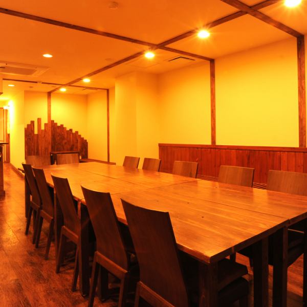 It can be reserved for 20 people up to 45 people! It is popular as one of the few places in Fushimi that can accommodate a large number of banquets, and it can be used in various layouts according to the number of people! Flat without partitions We will realize a banquet with a sense of unity ☆ Please feel free to contact us (Kyoto / Fushimi Momoyama / Seafood / Sake / Obanzai / Banquet / Private room)