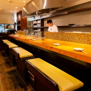 If you want to have a quick drink after work, we recommend sitting at the counter where you can grab a quick drink.The wide variety of teppanyaki menus are also very popular, and they go perfectly with the alcoholic beverages that go well with the dishes.