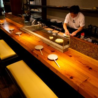 Recommended for a casual date, the counter seats are seats where you can enjoy the skillful skill of the iron plate craftsmen right in front of your eyes.