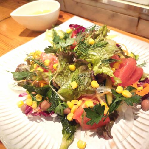 Tomoe's special 10-item salad with homemade carrot dressing