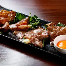 特撰！！和牛もも肉の焼きしゃぶサラダ　レギュラーサイズ