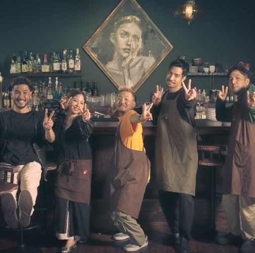 接客がウリ♪地元のお客様に愛されている「THE CORNER」。おしゃれでスタイリッシュ、でもノリノリ♪でおもてなしいたします。豊富なドリンクやメニューに県産の食材・お酒も取り入れて、本格派ビアレストランでありながらどこかホッとする雰囲気を目指しています。イケてる大人たちは「THE CORNER」にお集まりください☆