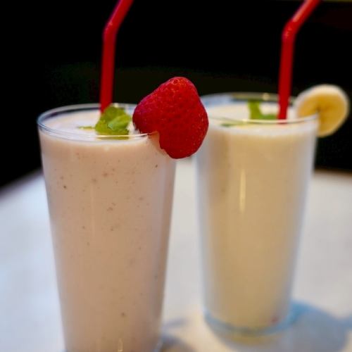 香蕉奶昔、草莓奶昔