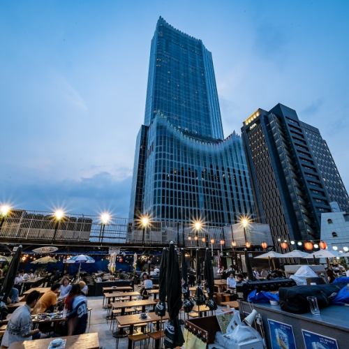 爽やかな青空テラス席