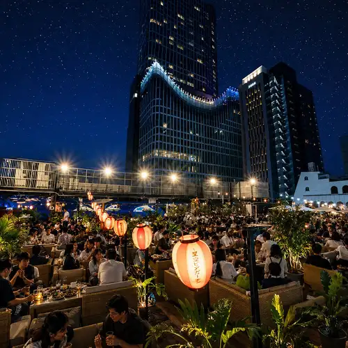 Popular rooftop seats for drinking parties