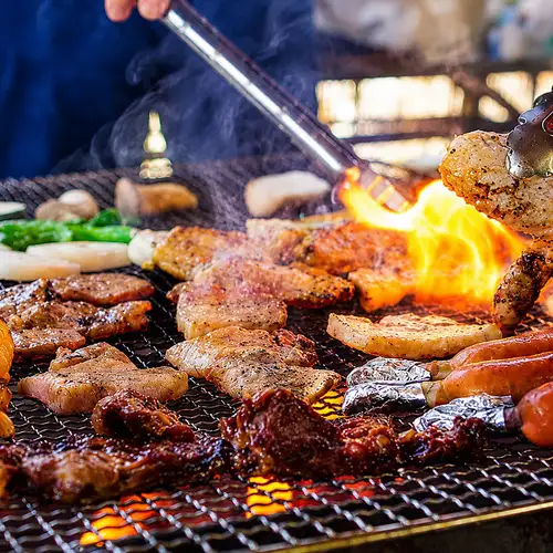 Enjoy a fun and lively BBQ with friends! Perfect with beer!