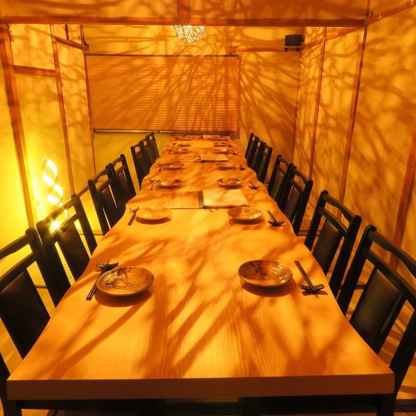 [2F table seats 12 people ~ charter available] Private banquets for a large number of people such as company banquets and welcome and farewell parties are also welcome.We can guide up to 16 people.Spacious space where you can relax comfortably is recommended for various banquets!