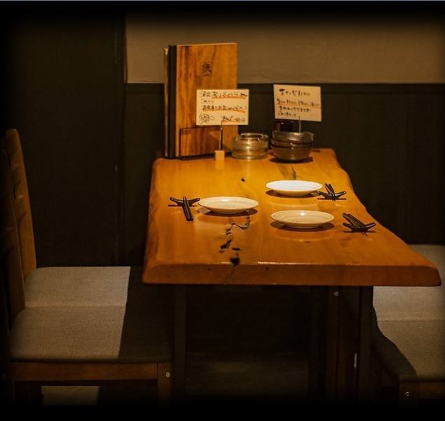 [1F桌椅]在尼崎，享受高品质的创意美食。您还可以享受美味的食物和交谈。我们还为宴会分配了许多无限量任您畅饮的秘书♪