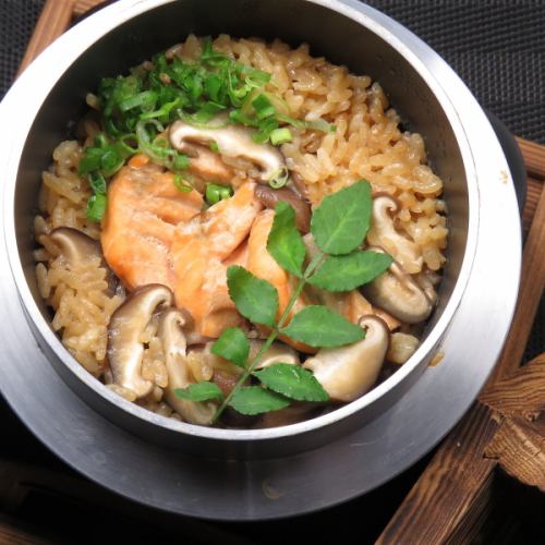 Salmon and mushroom pot rice