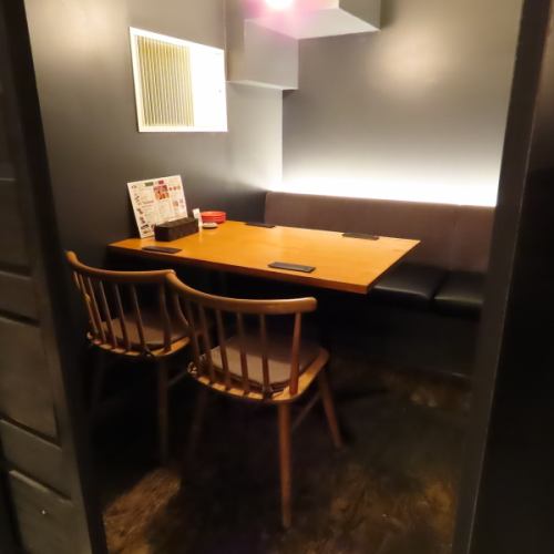 カップル席、テーブル席、など幅広くご用意