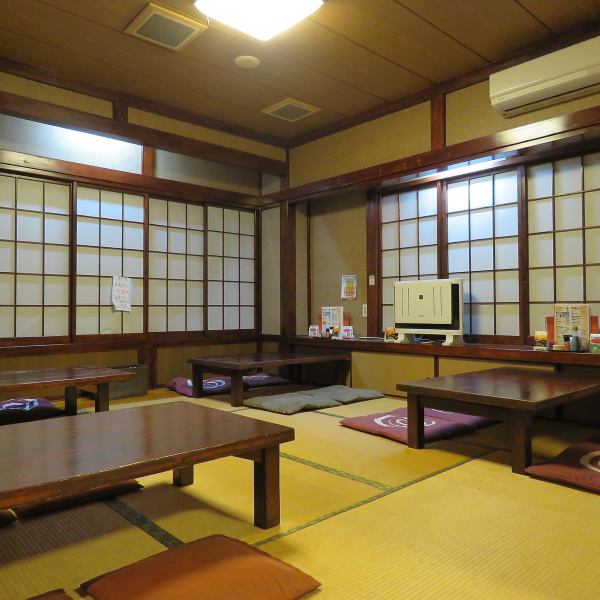 It is a calm shop where you can feel the Japanese atmosphere.The table seats are tatami mats where you can take off your shoes and relax.There are 4 tables for 4 people in one room.We can accommodate up to 16 people! We look forward to seeing you in a large group!