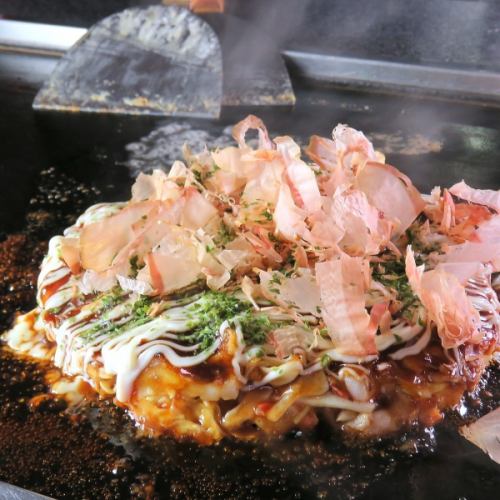 香ばしい鉄板お好み焼き
