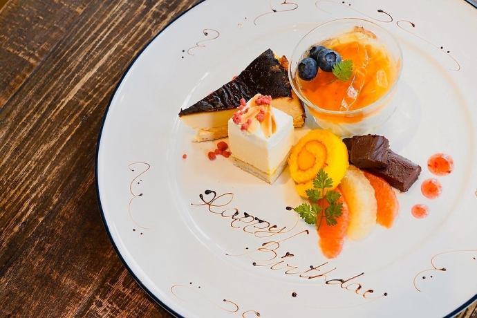 お祝い、記念日に…】人気メニューとデザートプレートがセットになった