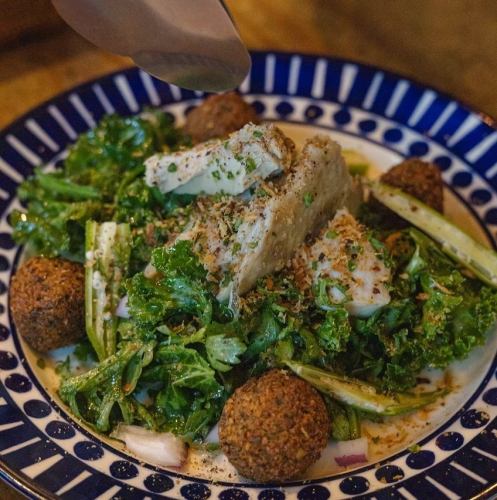 Green salad, homemade tuna and chickpea fritters