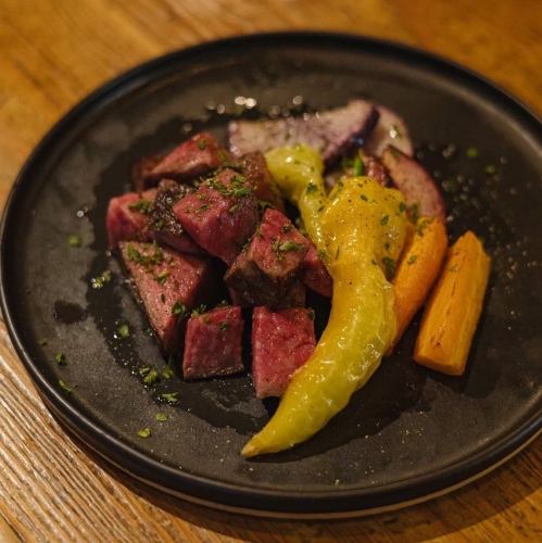 "Taste, sweetness, aroma.The trinity of "feast" is here."Akagi Wagyu beef and Kamakura vegetables