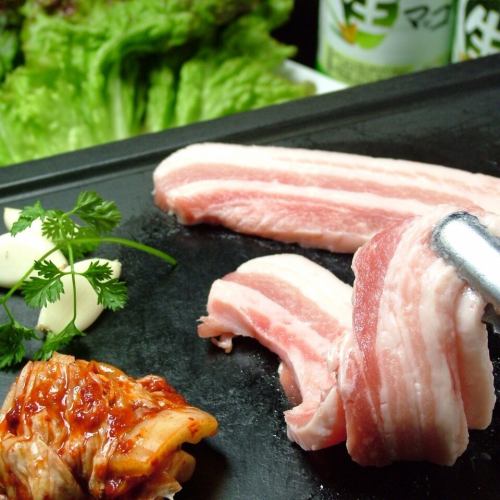 Our most popular domestic pork samgyeopsal! Full of stamina with both meat and vegetables *Orders start at 2 servings