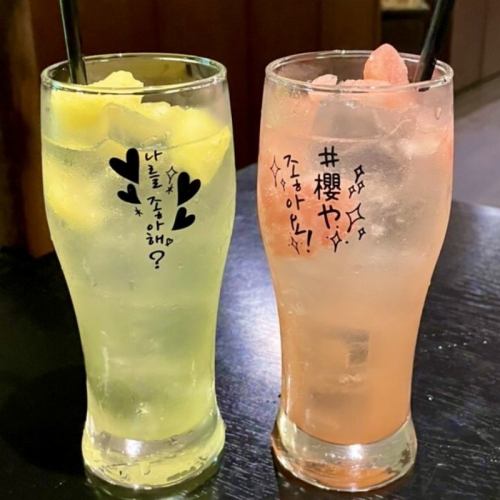 櫻や映えグラスで乾杯♪