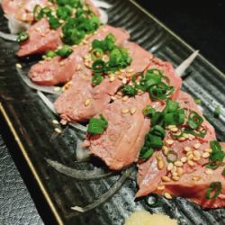 うお鶏名物　鶏のレバ刺し