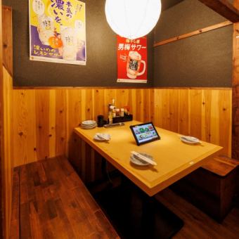 There are many seats that can be used by a small number of people, such as for dates and business entertainment! Ideal for those who want to spend a private time, such as those who want to talk slowly, those who want to enjoy a quiet meal, etc. Please feel free to contact us with any requests!