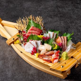 『忘年会・名物コース』刺身船盛りや鶏おでん、〆の寿司など多彩11品＋3ｈ飲放付6000円→5000円