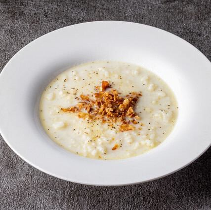 鶏白湯チーズリゾット仕立て/鶏白湯スープご飯　キムチ添え