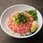 Seared tuna and fragrant green onion rice bowl