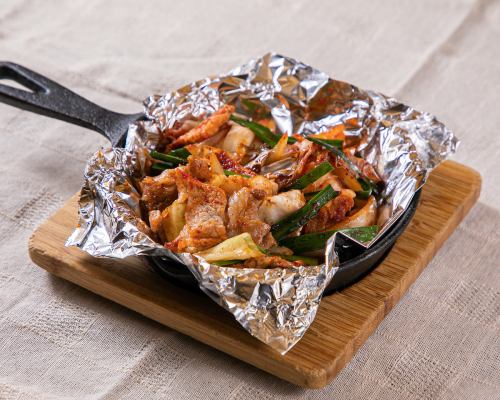 Stir-fried chami pork and authentic kimchi