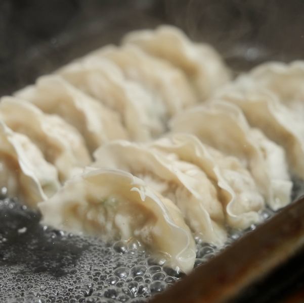 【名物メニュー】【神戸メシ】神戸味噌だれ ひとくち黒豚ギョウザ