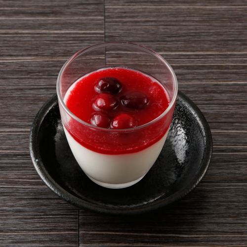 杏仁風味のやわらかプリン(ミックスベリー)