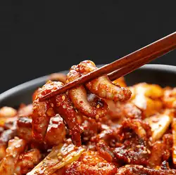 チュクミサムギョプ(2人前)チーズトッピング無料、キムチとナムル付き