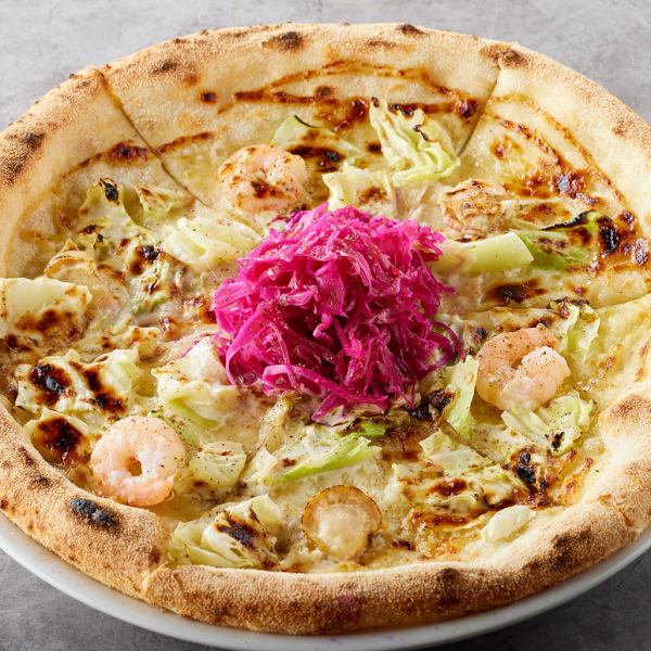 Pizza aioli sauce with shrimp and baby scallops using spring cabbage