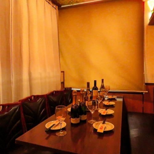 Perfect for a girls' night out or a group date. With its stylish atmosphere, this room is the perfect place to enjoy some private time, whether that be a girls' night out or a group date.Please feel free to contact us☆