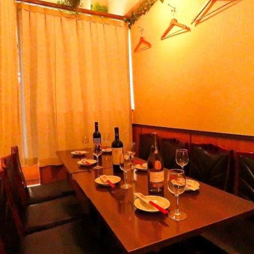 <p>【渋谷駅徒歩3分！夜景の見える肉バル】肉屋直営だからできる豊富な品揃えとお値打ち感！某デザイナーともコラボして内装もお洒落に仕上げました。「肉とワイン」でカップルデートや合コン、飲み会等様々なご利用シーンに併せたお席のお店のウリです！コースもローストビーフやシュラスコや、チーズ料理など肉バルならでは</p>