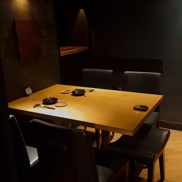 [Semi-private rooms] We have two semi-private rooms for four people.Please enjoy your meal in a relaxed and leisurely atmosphere with your loved ones on special occasions such as business meetings and anniversaries.