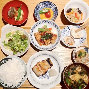 [Good for lunch dinner] 2 main dishes to choose from "Luxury Gozen"