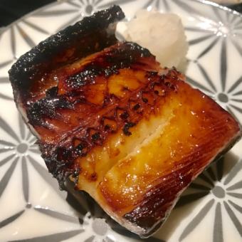 【特選】烤蛤蜊、時令小菜、生魚片、西京醬烤銀鱈魚、米飯