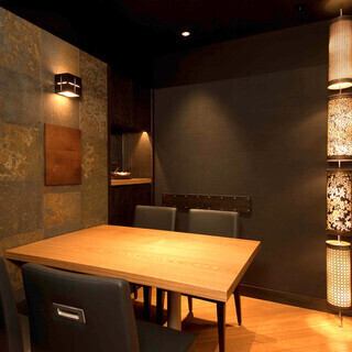 [Semi-private rooms] We have two semi-private rooms for four people.You can relax without worrying about the eyes of others.Perfect for dining with loved ones, such as for business entertainment, anniversaries, and dates.Enjoy a wonderful time in a relaxed atmosphere.