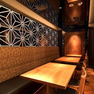 [Table seats] There are seven tables for two people and two tables for four people.We can also accommodate different numbers of guests, so it is recommended for large groups.*Please feel free to contact us if you wish to accommodate a group of 14 or more people.